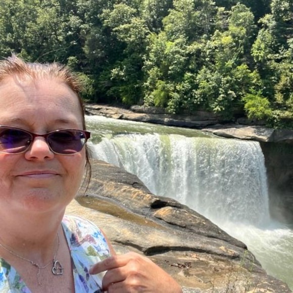 Meet your Posher, Robin - Picture 1 of 1